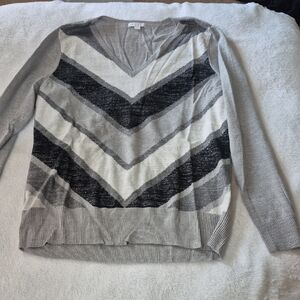 New York & Company Gray, Black & White V-Neck Chevron Sweater Sz. XL